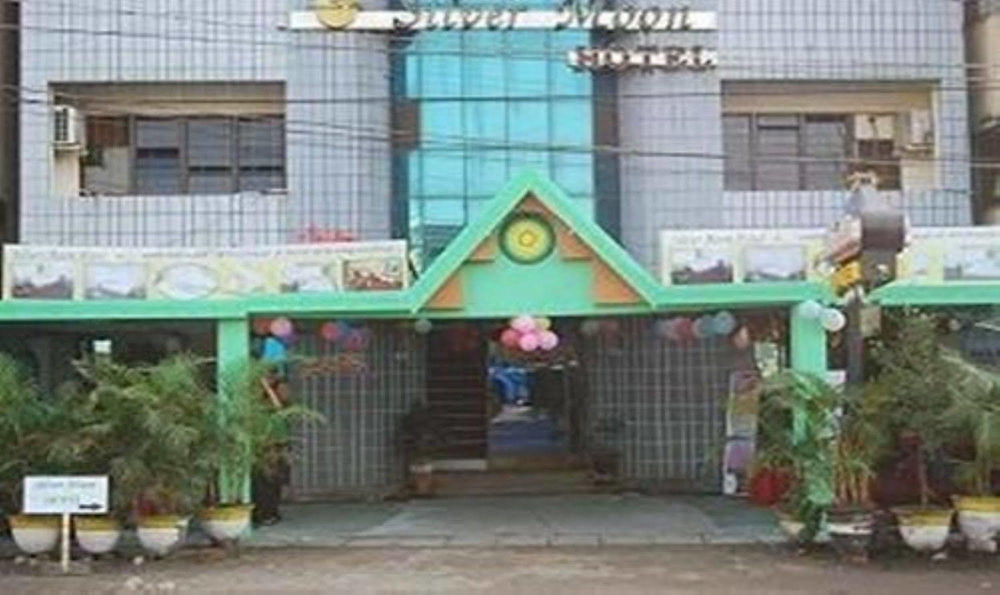 Silver Moon Hotel Γιανγκόν Εξωτερικό φωτογραφία