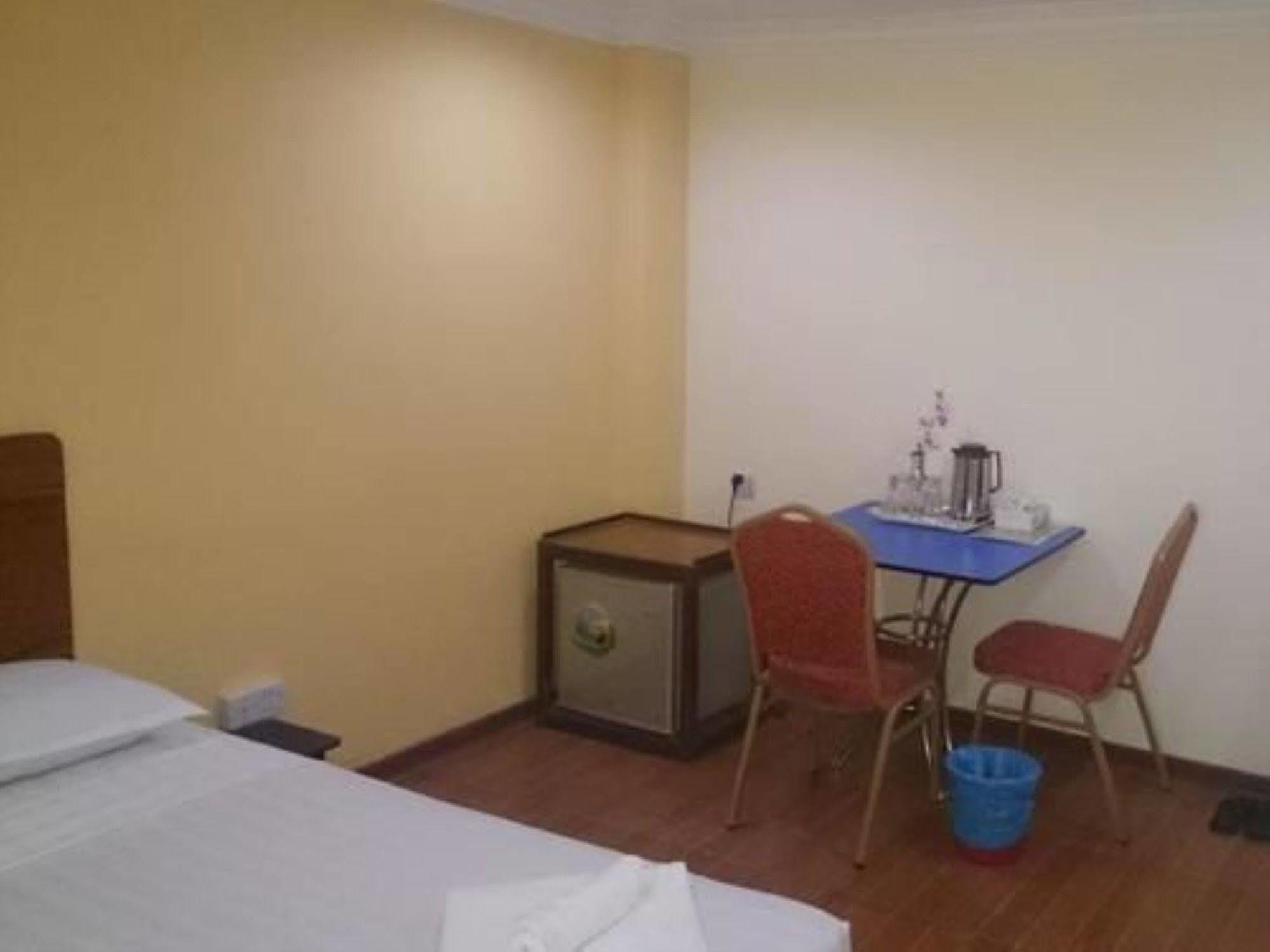 Silver Moon Hotel Γιανγκόν Εξωτερικό φωτογραφία