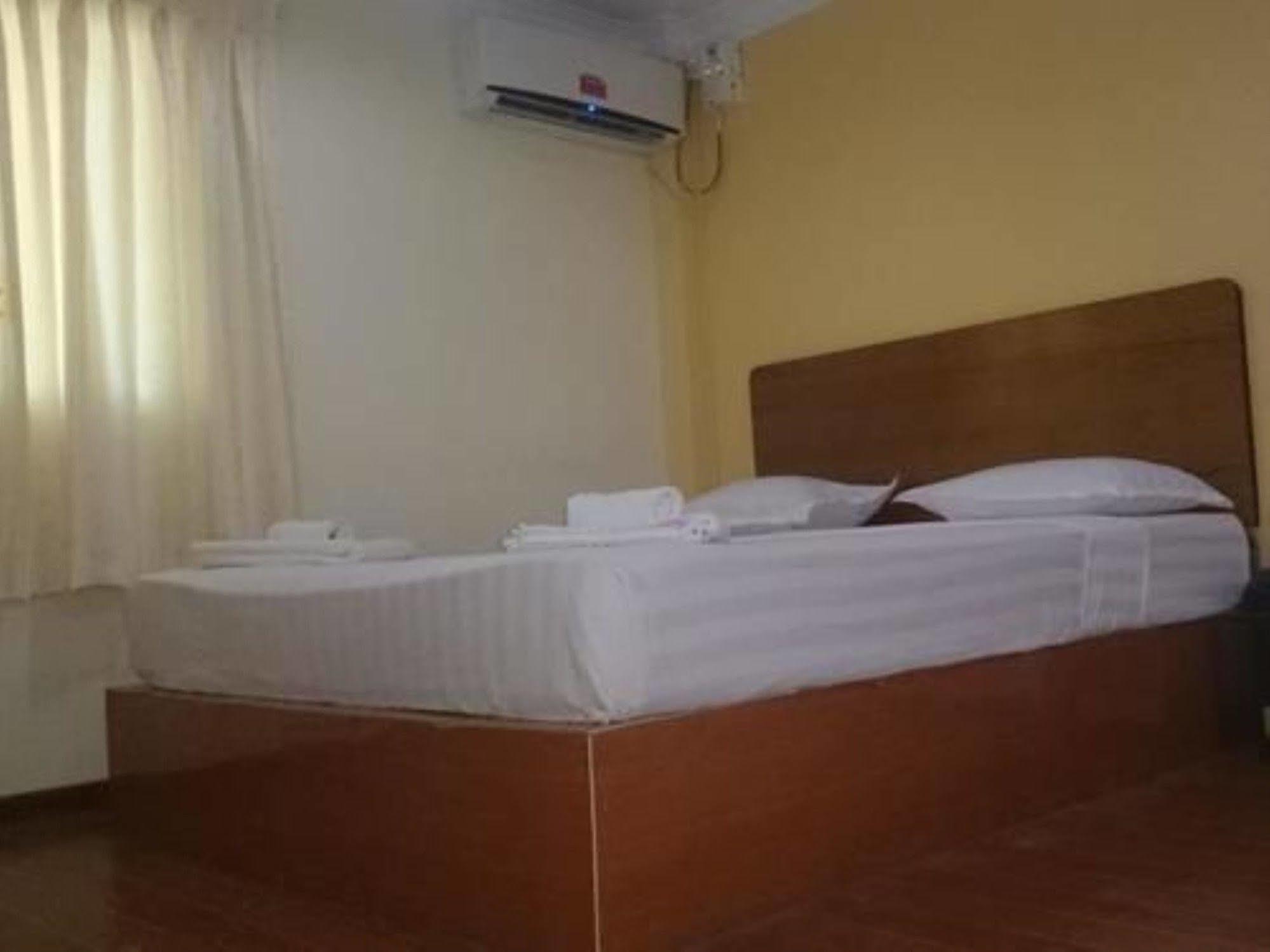 Silver Moon Hotel Γιανγκόν Εξωτερικό φωτογραφία