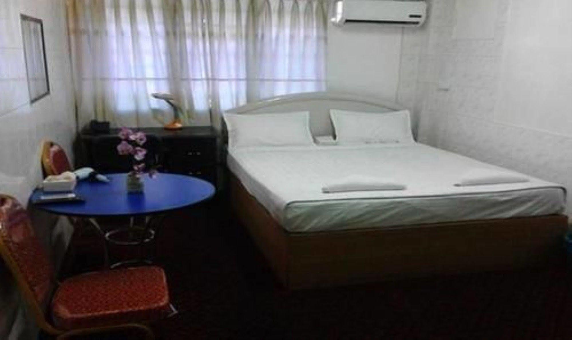 Silver Moon Hotel Γιανγκόν Εξωτερικό φωτογραφία