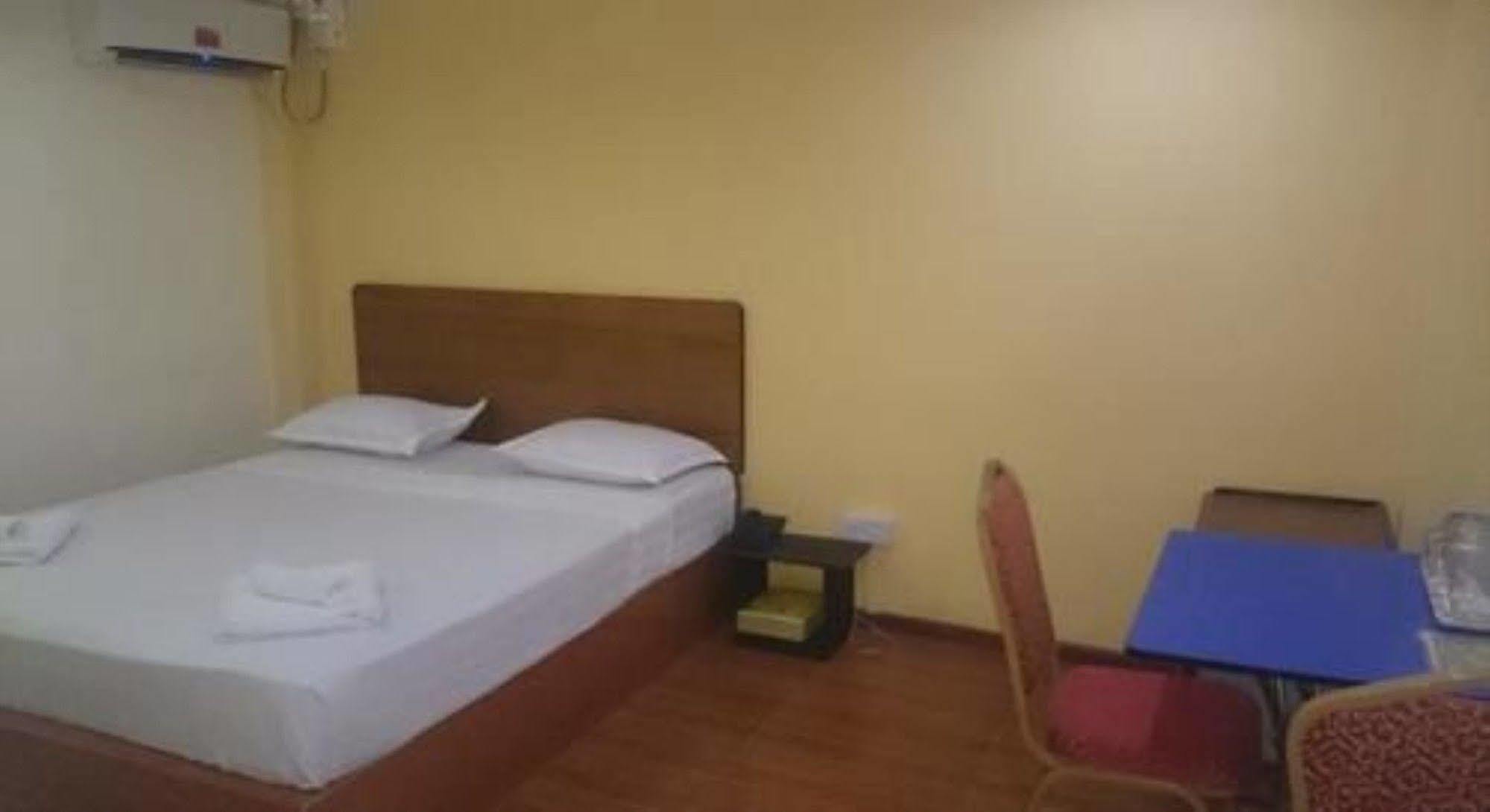 Silver Moon Hotel Γιανγκόν Εξωτερικό φωτογραφία