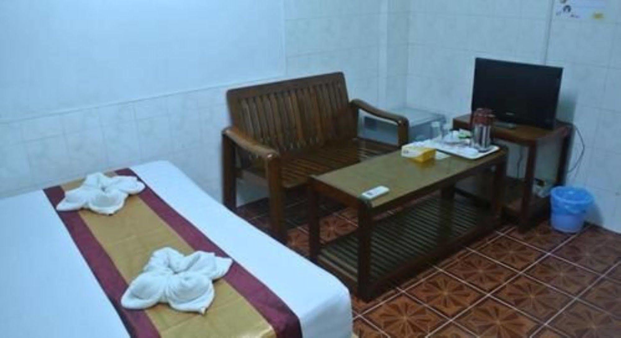 Silver Moon Hotel Γιανγκόν Εξωτερικό φωτογραφία